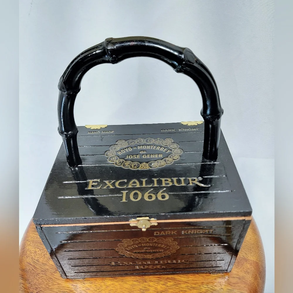 Hoya de Monterrey de Jose Gener Black Cigar Box Purse